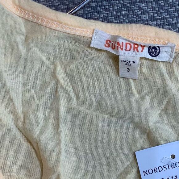 ANTHROPOLOGIE Sundry 100% Cotton Crew Neck T-Shirt in Sun Yellow - Size Small - Picture 3 of 4